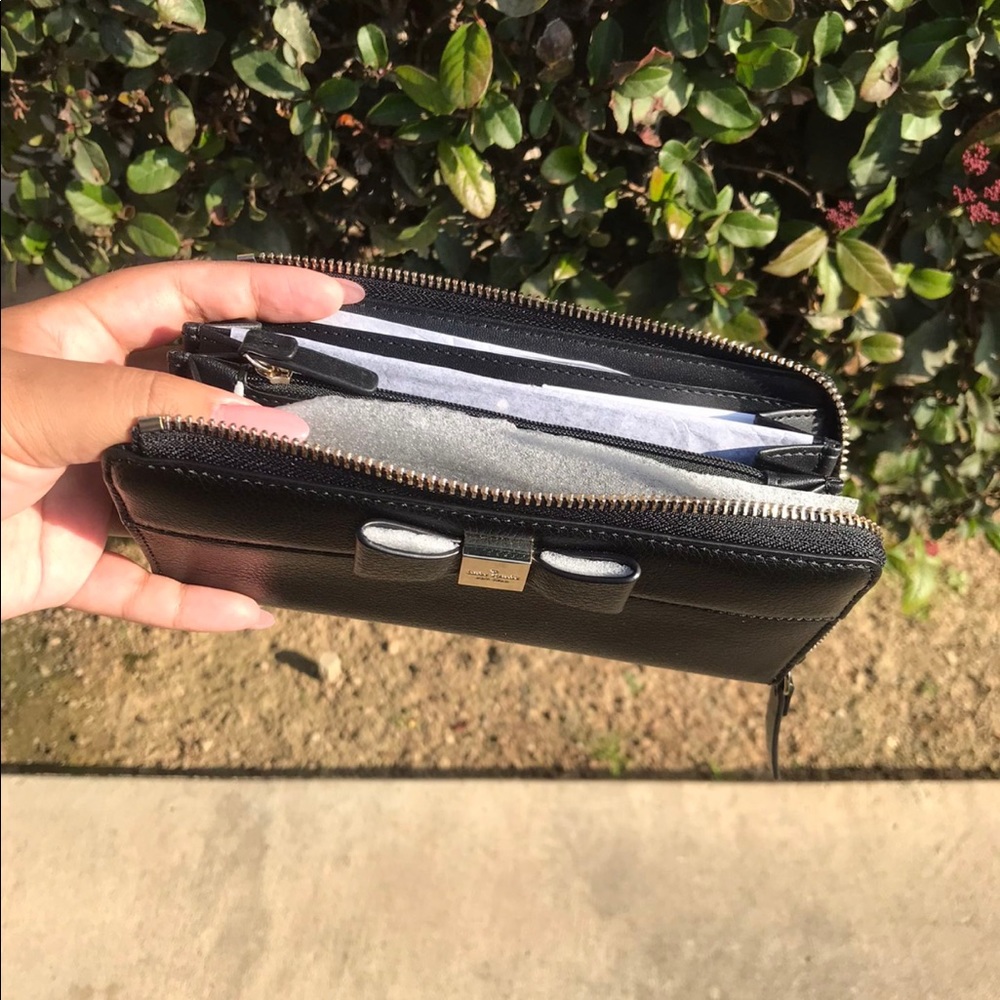 Kate Spade Nisha, Renny Drive Wallet - Picture 4 of 4